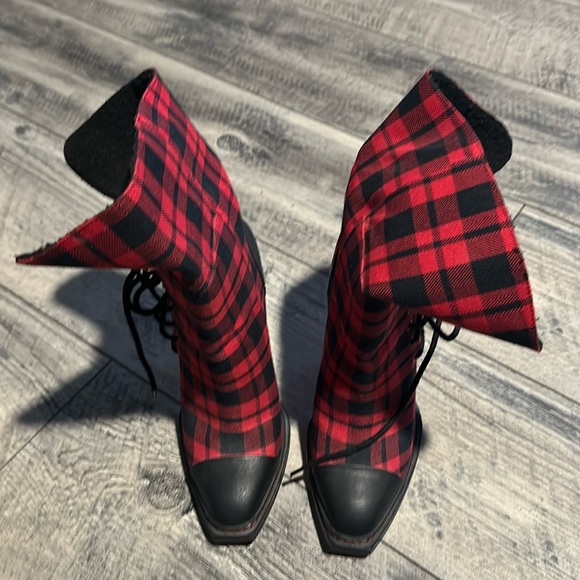 GX Gwen Stefani - Picture 1 of 3